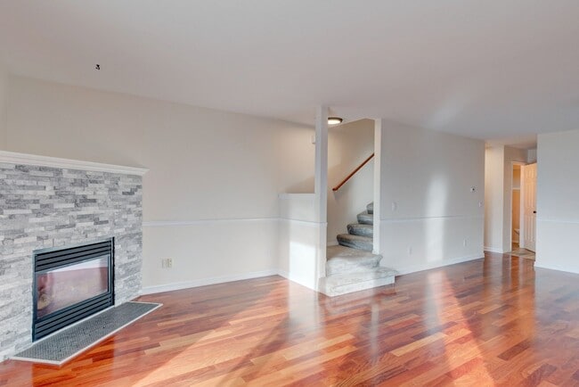 2 Bedroom, 2.5 Bath Condo in Madrona Heights - 2 Bedroom, 2.5 Bath Condo in Madrona Heights