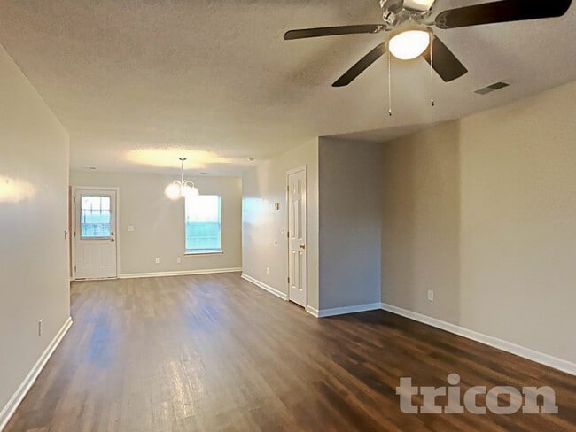 Photo - 314 E Waverly Pl Ct