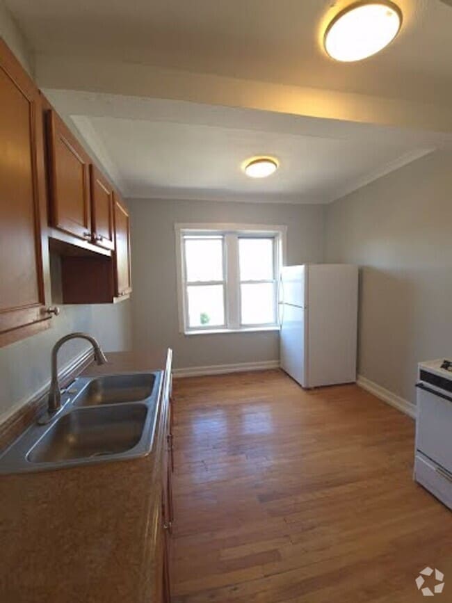 Building Photo - 1430 S Kenneth Ave Unit 1432-3W Rental