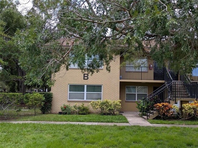 Building Photo - 2500 Harn Blvd Unit B12