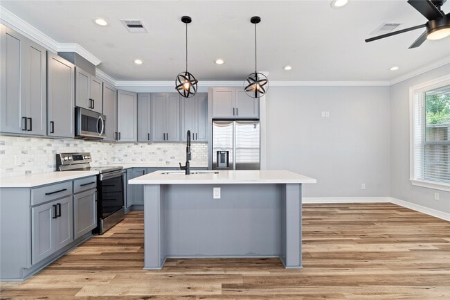 Photo - 1028 Melneeka Ln