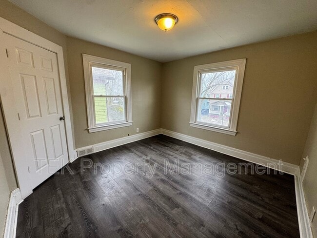 Photo - 128 Roslyn St