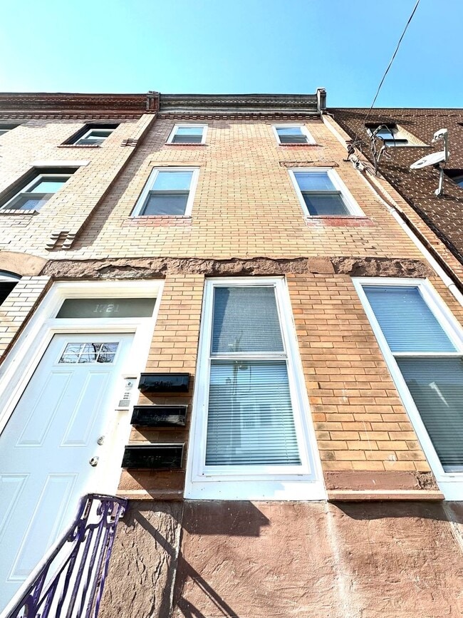 Building Photo - 1721 Mifflin St Unit 1