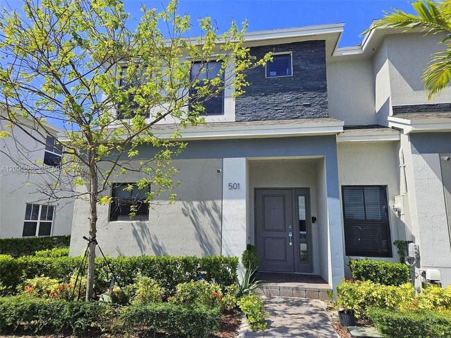 Building Photo - 501 NE 1st St