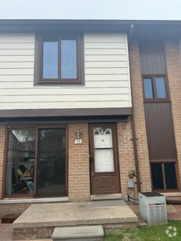 Building Photo - 8401 18 Mile Rd Unit 48 C Rental
