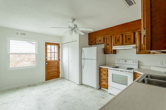 Photo - 5770-5772 Taggart Dr Unit 5772