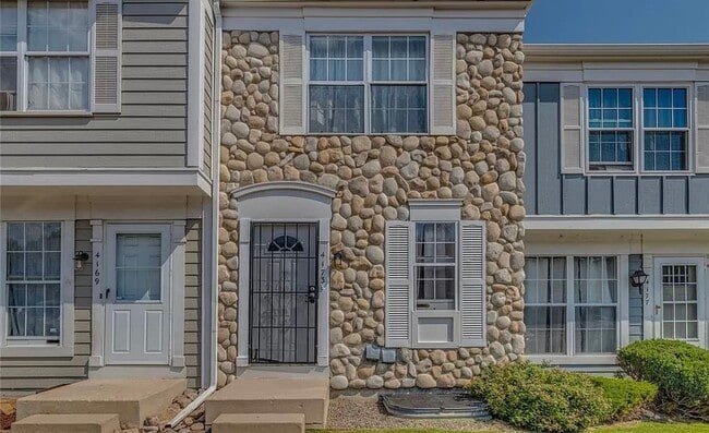 Building Photo - 3 Bedroom 2 Bath home