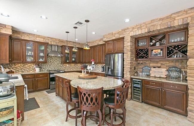 2941 Avenida Castana