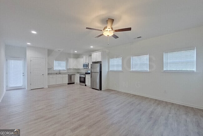 Photo - 130 English Oak Ln