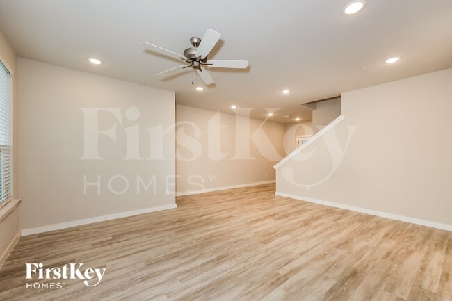 Photo - 625 Sophia Wy