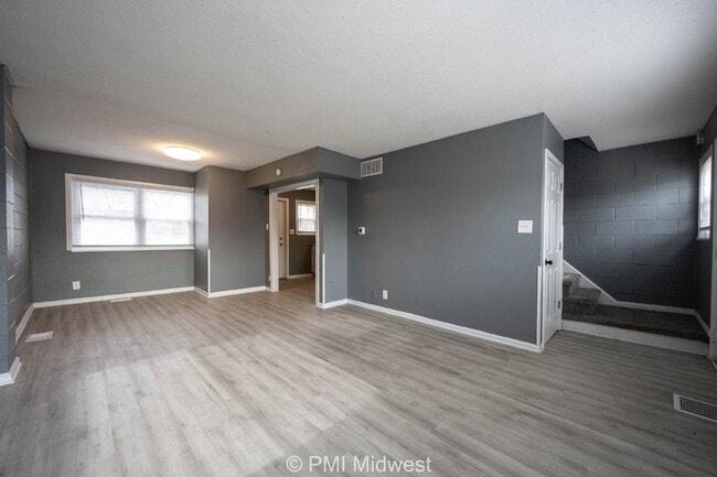 Photo - Cozy 2 Bedroom Apartment in Indianapolis w...