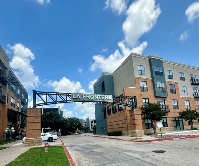 La Frontera Square