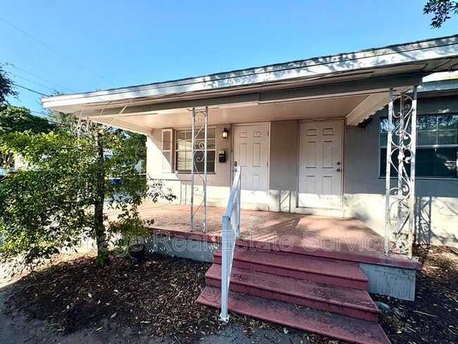 Building Photo - 2168 8th Ave N Unit #2