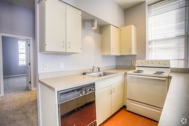 Building Photo - Fenced in backyard, in the heart of histor... Unit 1221 B Rental