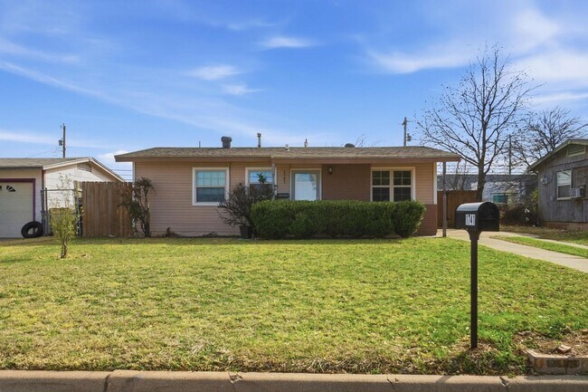 Photo - 1741 Pasadena Dr