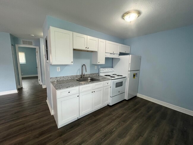 Building Photo - 1109 NW 6th Ave Unit 1 Rental