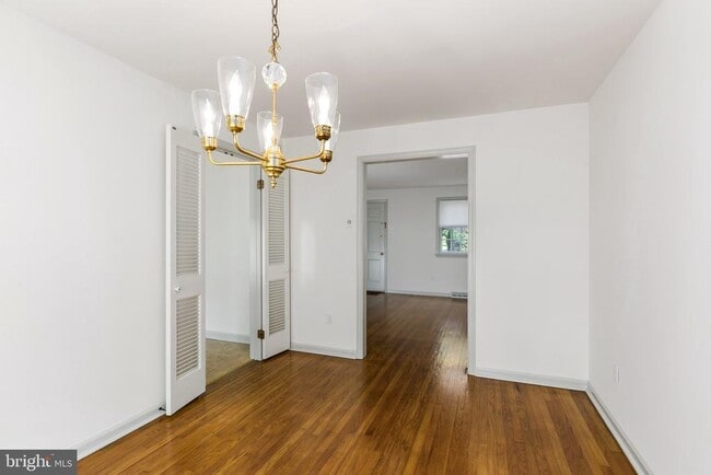 Photo - 139 E 3rd St