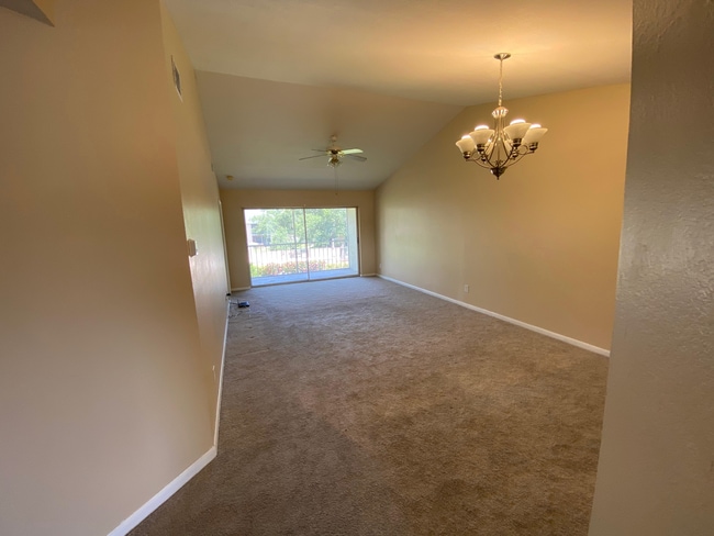 Photo - 1302 Derbyshire Ct