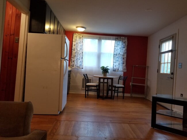 Photo - 1 bd 1 bath unit in triplex