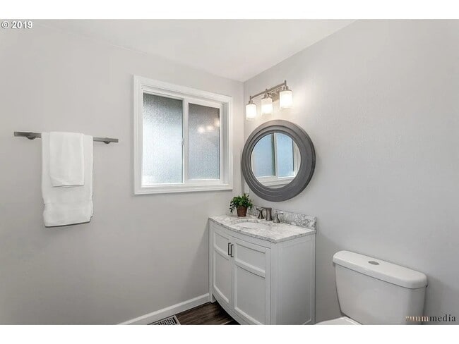 Photo - 1098 NE Kathryn St