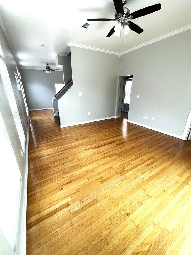 Building Photo - 4122 Drake St Unit 1/2