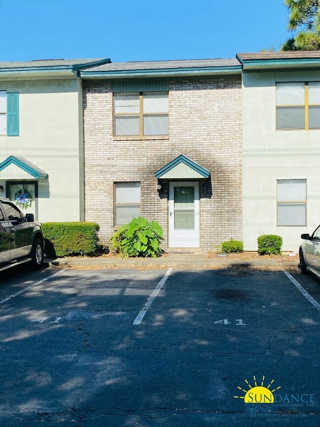 Building Photo - Great 2 Bedroom Townhouse in Fort Walton