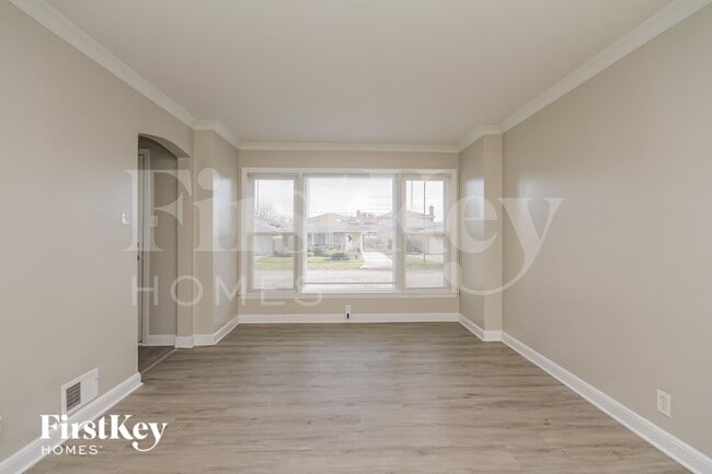 Photo - 8912 S Sacramento Ave