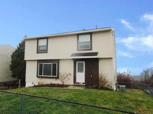 Photo - Spacious 3-Bedroom 1.5 bath Home with Fenced Yard & Garage – Ready for You!