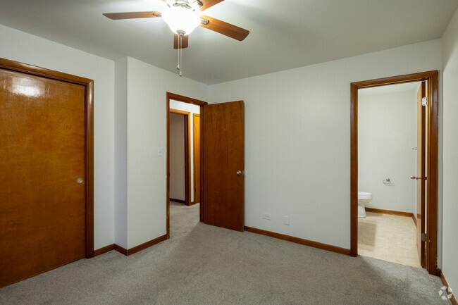 3BR, 1.5BA - 1,250SF