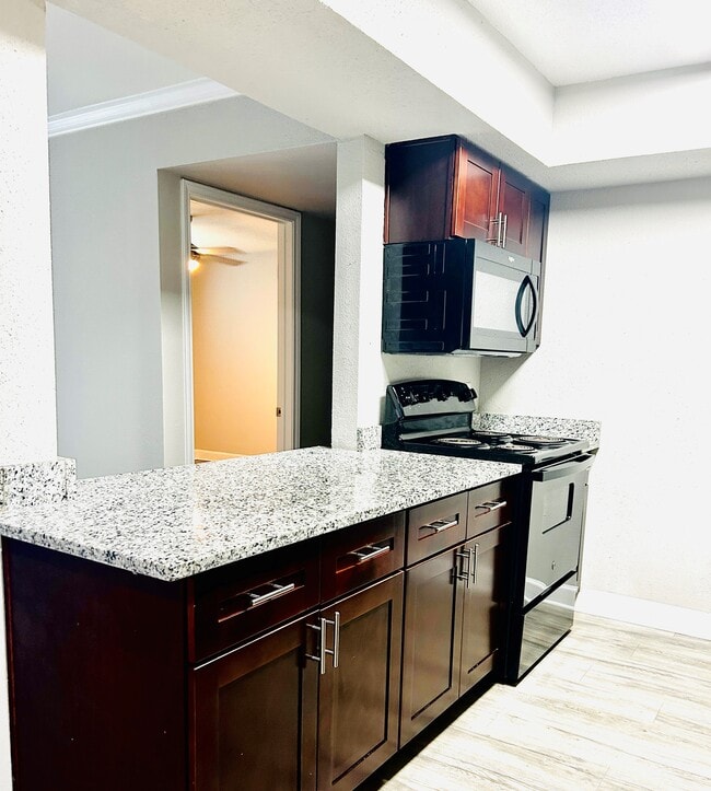 Building Photo - Castlewood Apartments