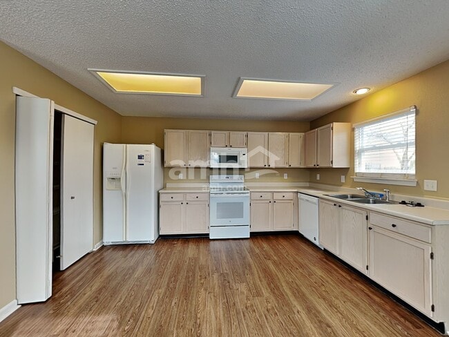 Photo - 19354 Tradewinds Dr