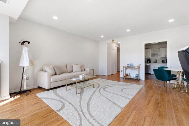 955 26th St NW Unit 305