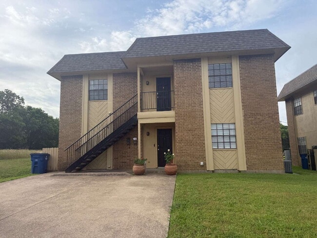 Building Photo - 611 W Gilmer St Unit B