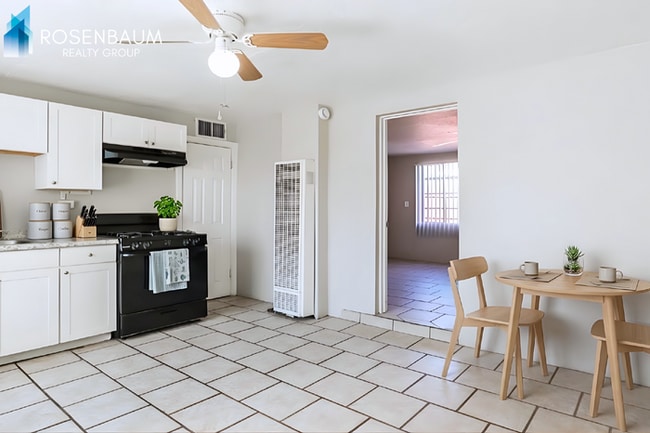 Photo - 302 W Flores St Unidad 3