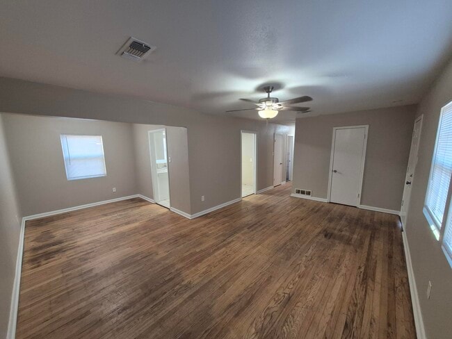 Photo - 5403 Avenue B