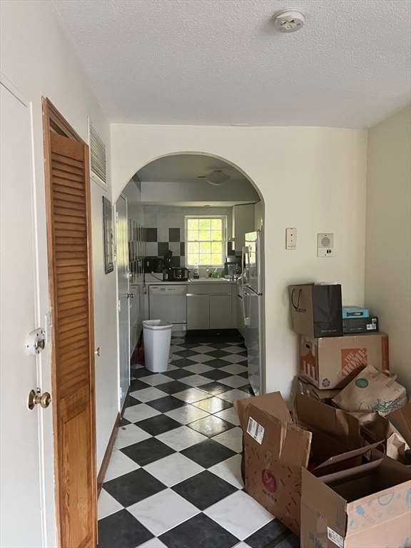 Building Photo - 125 Lake Shore Rd Unit 4