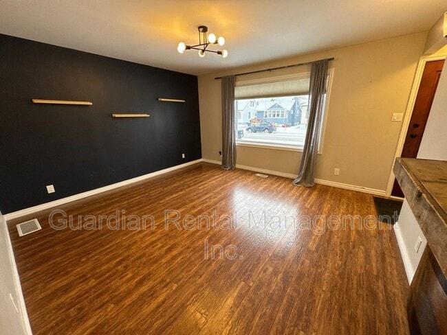 Photo - 478 Mary St E Unité Main Floor