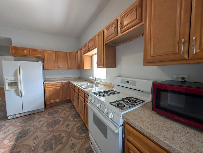 Building Photo - 1422 N Maplewood Ave Unit 1r