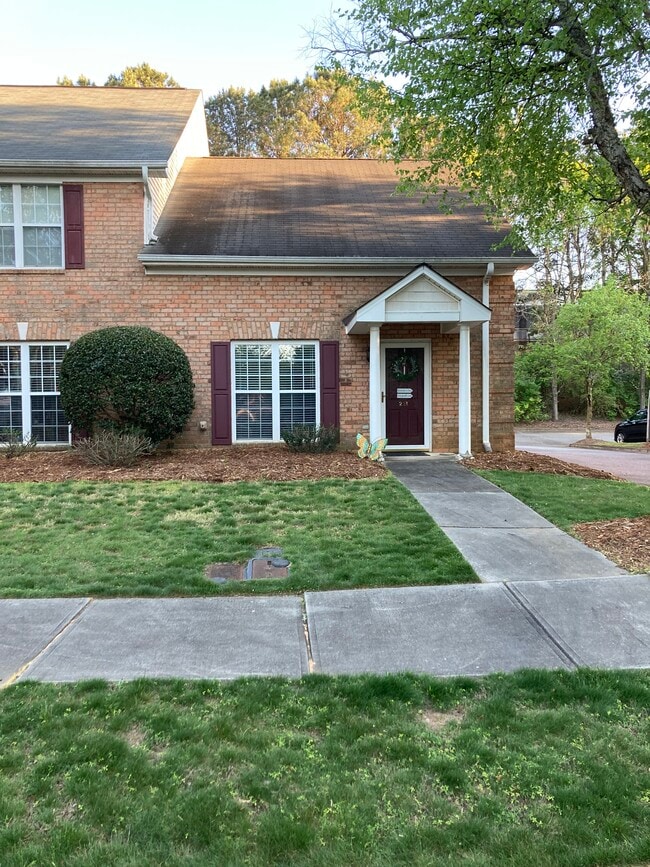 Building Photo - 231 Littleton Way