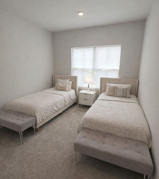 Photo - 104 S Durham Dr