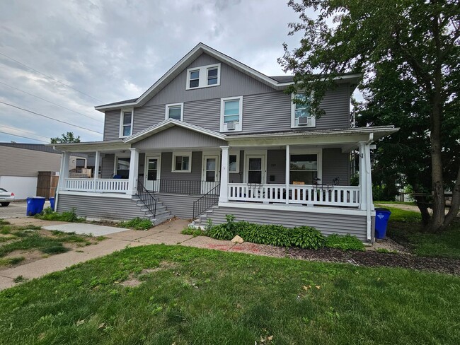 Building Photo - 215 18th St NE Unit 219