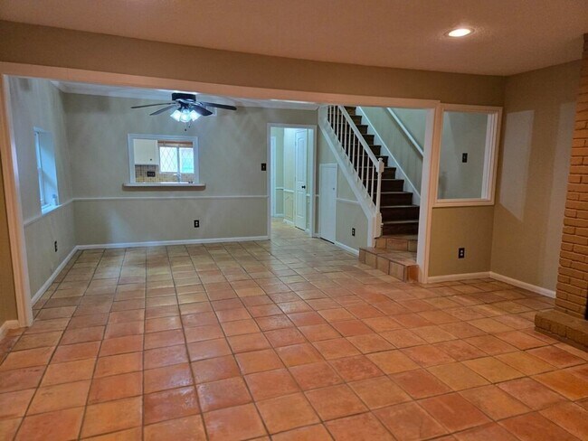 Photo - 1779 Saxony Ln