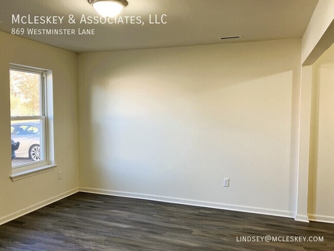 Photo - 869 Westminster Ln