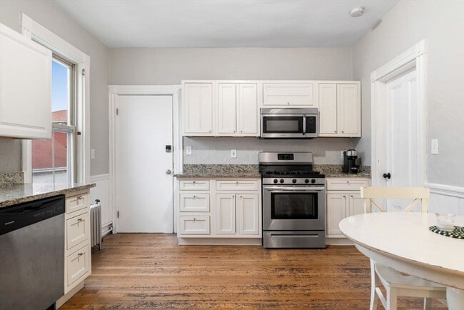 Building Photo - 635 Dorchester Ave Unit 3