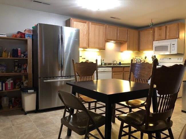 Photo - 1666 Lashley St