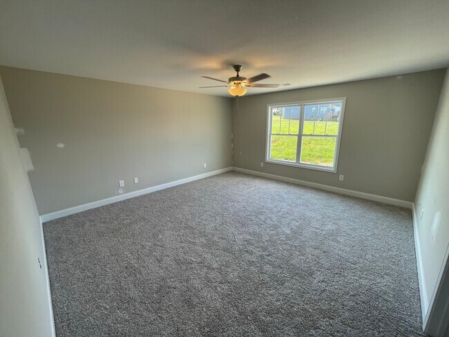 Photo - 328 Broadberry Ave