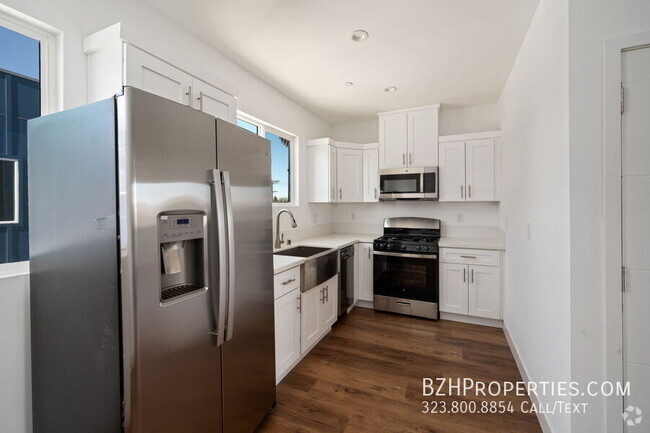 Building Photo - Brand-New Contemporary Living in Prime Nor... Unit 5 Rental