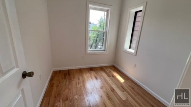 Photo - VERY BRIGHT AND COZY 4 BEDROOMS/2 FULL BAT... Unit 3