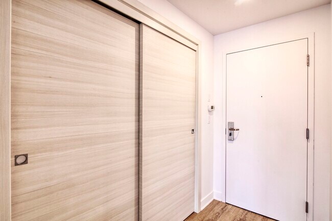 Photo - 30 Saint-Joseph Est Unit 1006