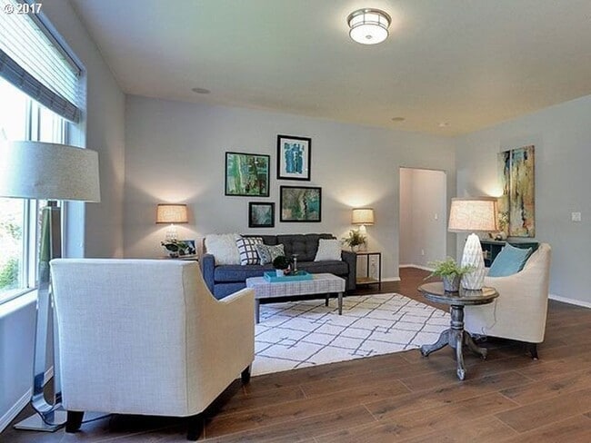 Photo - 251 Burl St